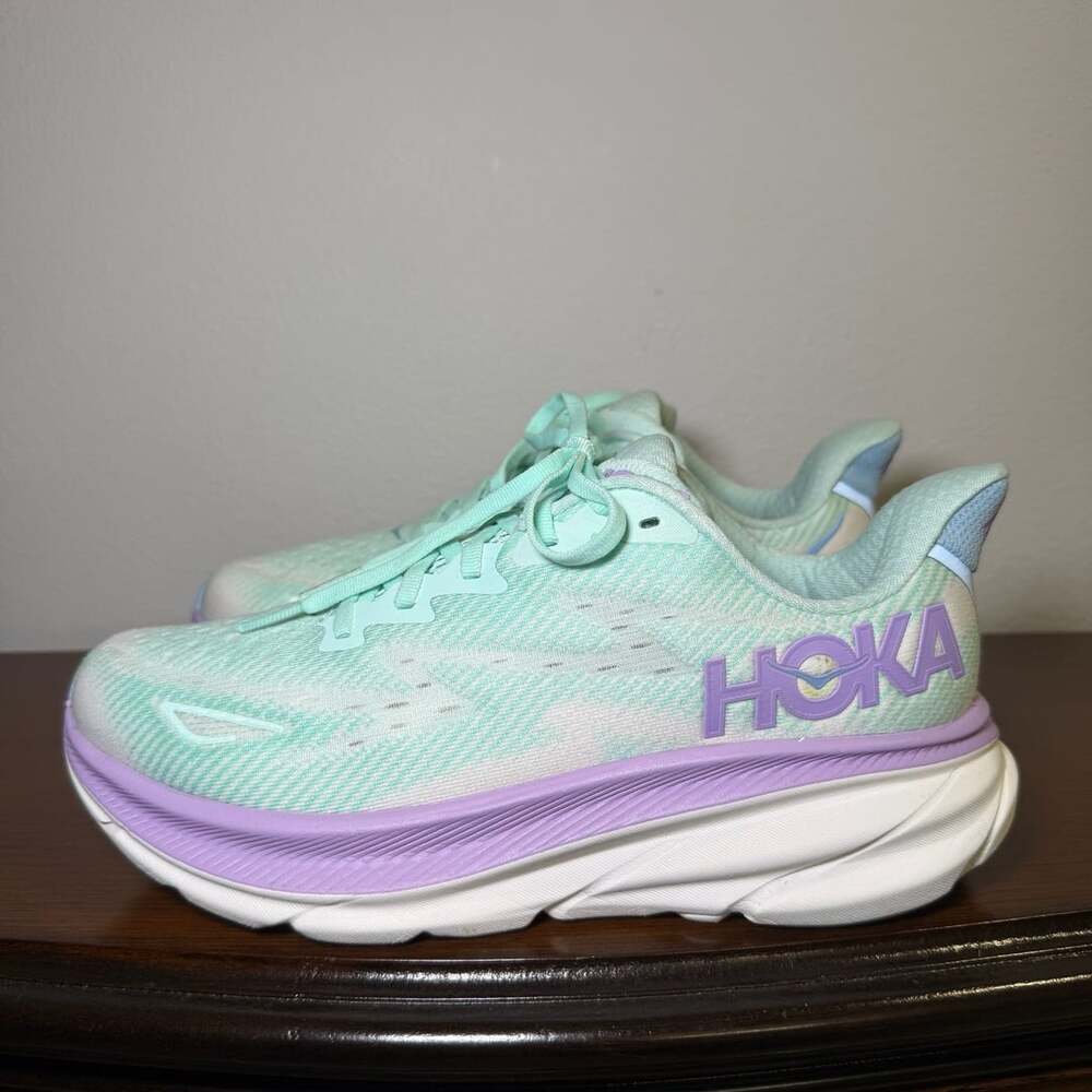 HOKA Clifton 9 Wide Size 8D Sunlit Ocean Lilac Mist Running Shoes